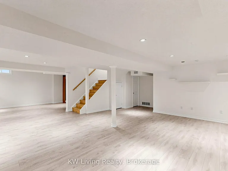 33 Southgate Cres — Photo 38
