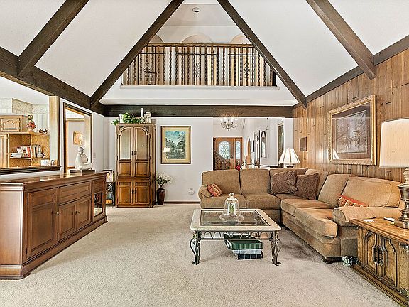 3rd image of 6004 N Mersington Ave