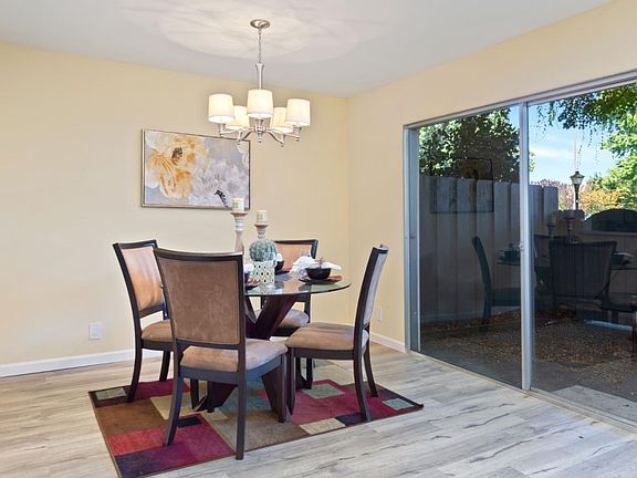 5th image of 545 Winterberry Way