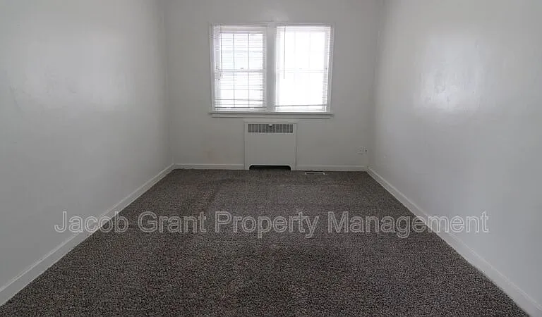 158 S 10th Ave — Photo 3