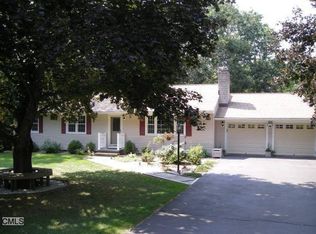 10 Timber Ln, Newtown, CT 06470