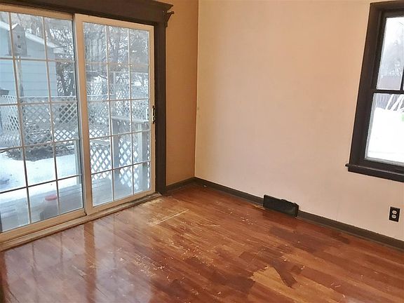 4th image of 501 9th Ave NE
