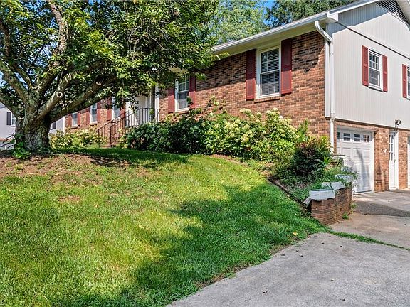 4th image of 145 Stanwell Ct