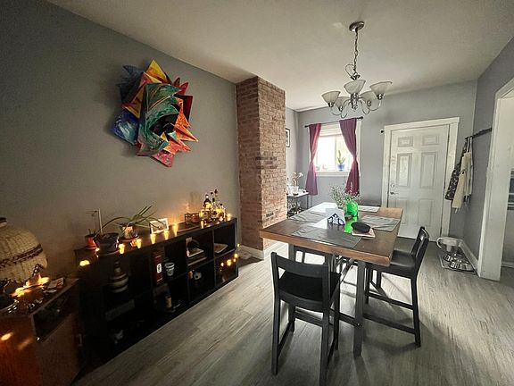 3rd image of 3216 Mary St
