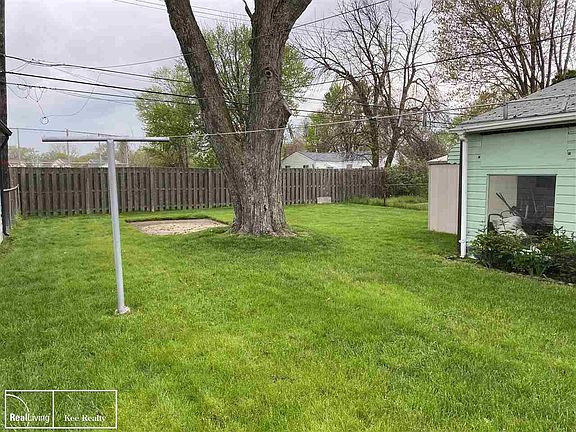 4th image of 26331 Blumfield St