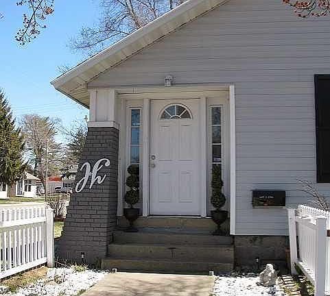 2nd image of 1157 E Apple Ave