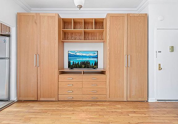 5th image of 512 E 82nd St APT 3C