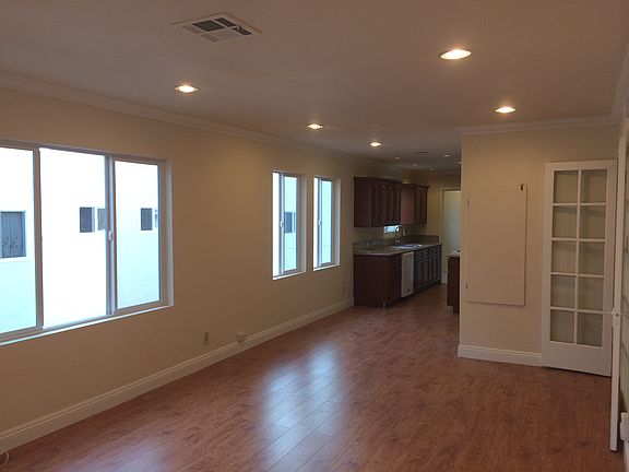 4th image of 1739 N Alexandria Ave