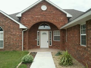 231 Glover Cir, Elgin, OK 73538