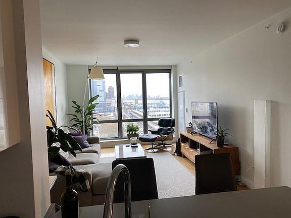 3rd image of 606 W 57th St APT 1813