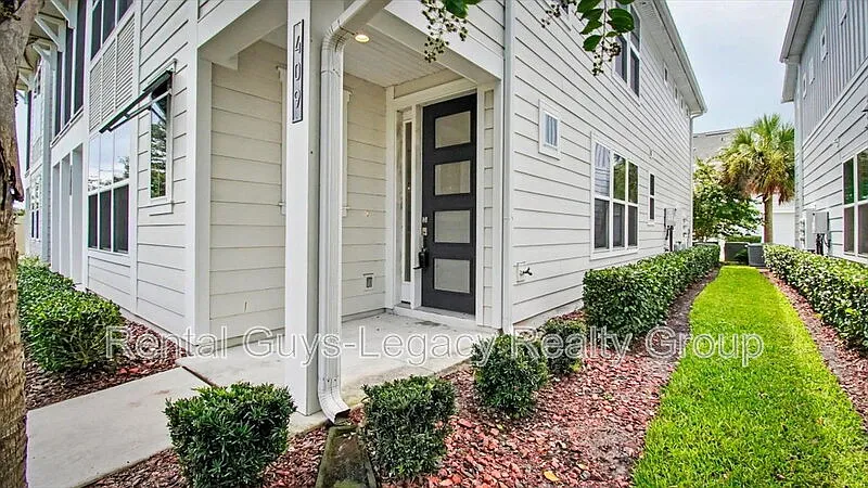 3 bed, 2.5 bath, 1848 sqft, $3,150 — Photo 2