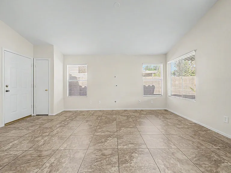 7435 W Louise Dr — Photo 5