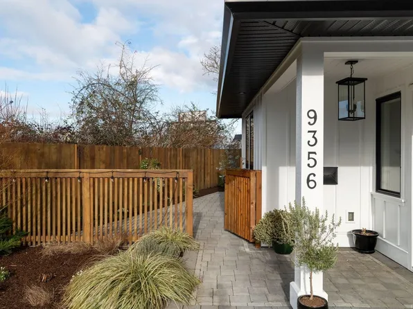9356 E Saanich Rd, North Saanich, BC V8L 1H9