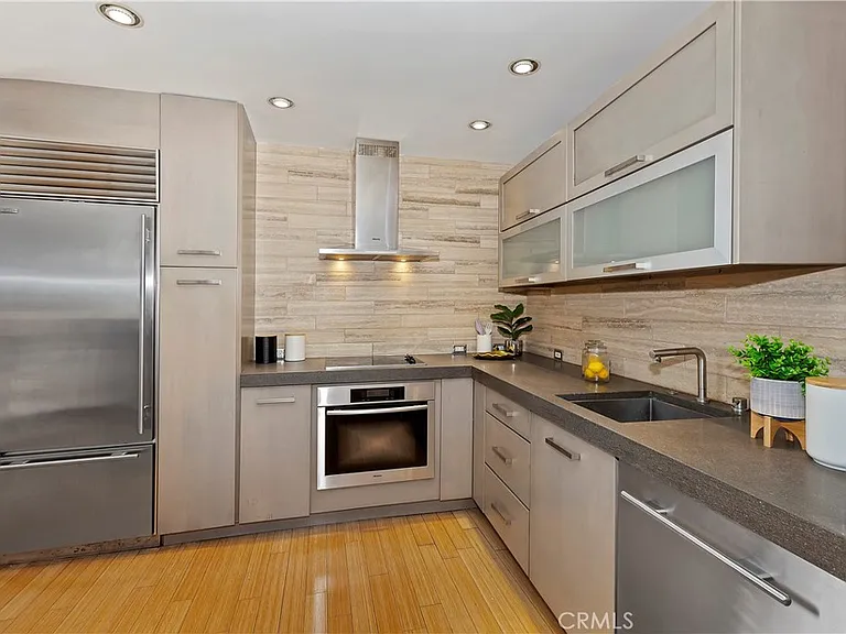 7250 Franklin Ave #506 — Photo 2
