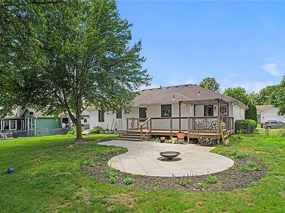5th image of 15434 Wellington Place Dr