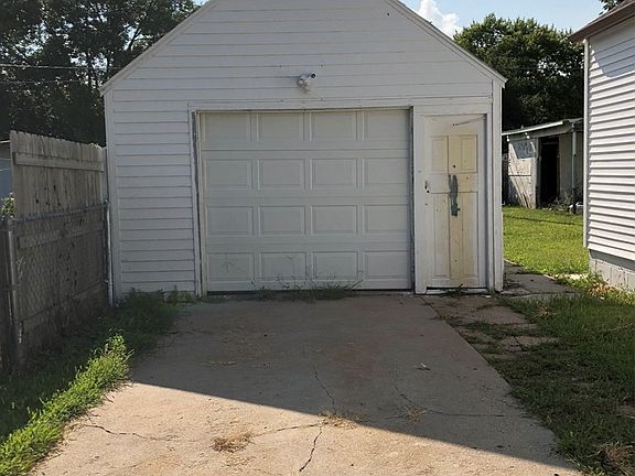 3rd image of 2120 N Huston Ave