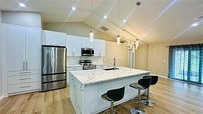 4th image of 1432 Kingston Way