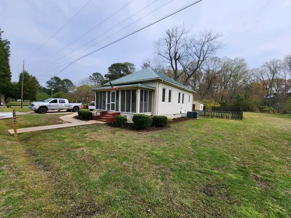 21464 Twin Hill Ln, Carrollton, VA 23314