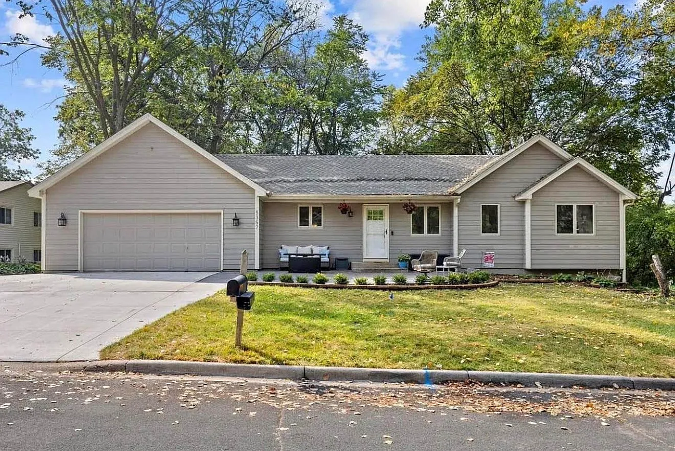 3 bed, 2204 sqft, $3,300 — Photo 1