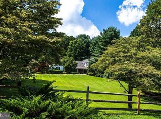 1512 Windstone Dr, Vienna, VA 22182