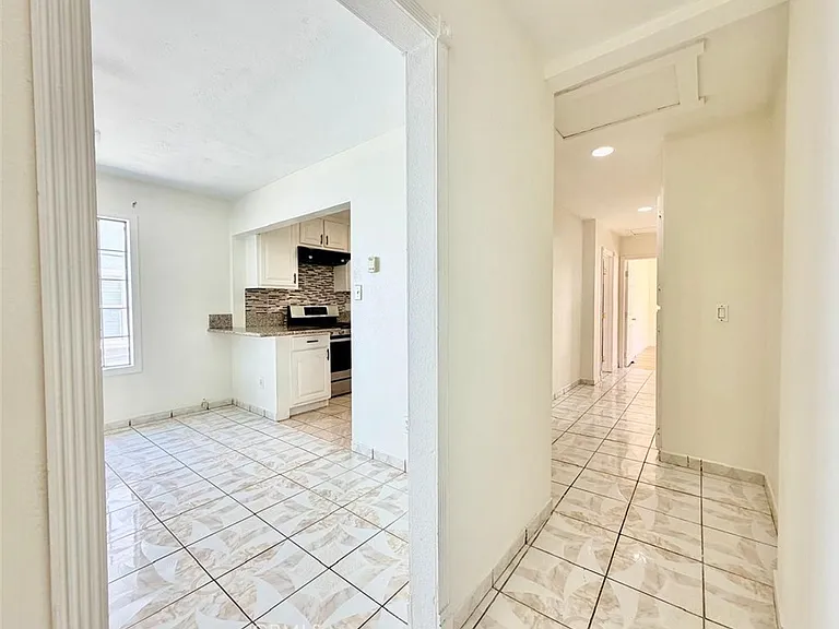 4308 E 57th St — Photo 12