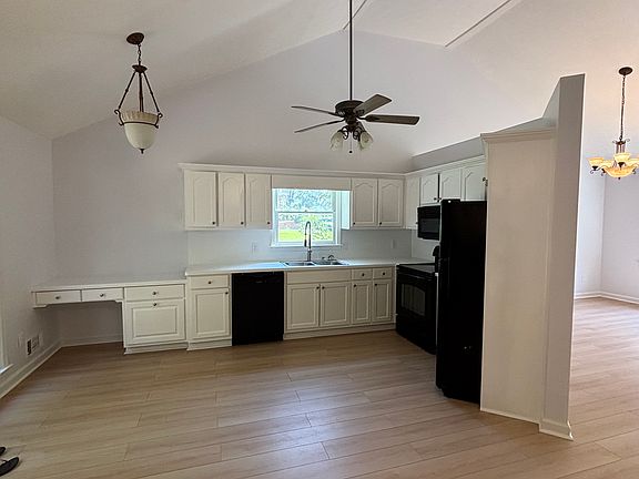 4th image of 38 Stonehedge Dr