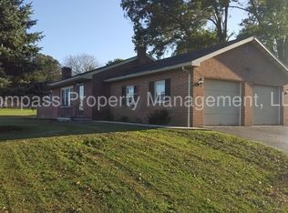 450 N Railroad Ave, New Holland, PA 17557