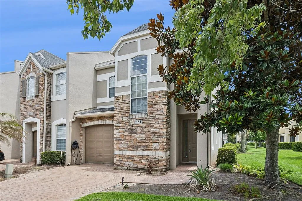 3 bed, 2.5 bath, 1834 sqft, $2,400 — Photo 2