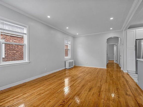4th image of 117-32 223rd St