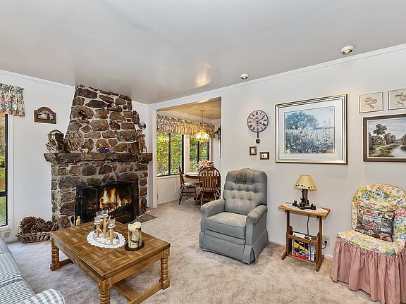 2nd image of 992 Cherry Ln