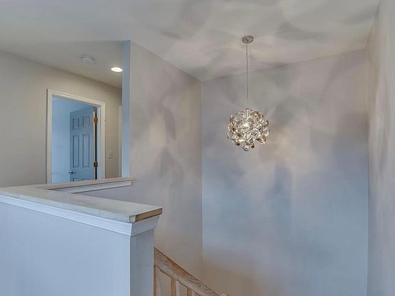 2nd image of 43681 Summerwood Cir
