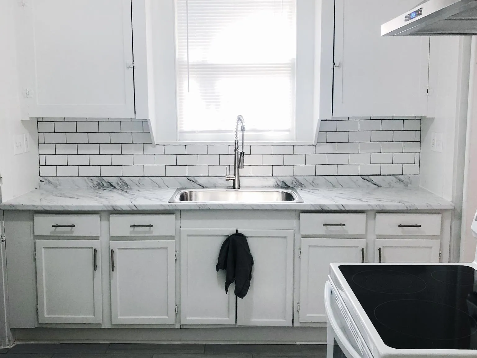 1114 W Russell Pl — Photo 1