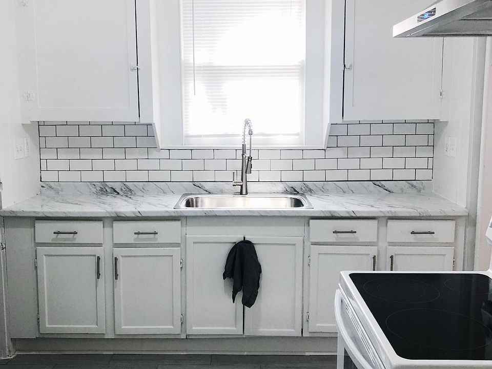 1st image of 1114 W Russell Pl