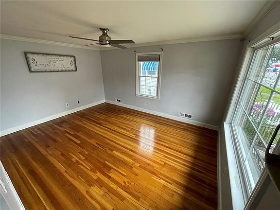 4th image of 118 Balch St