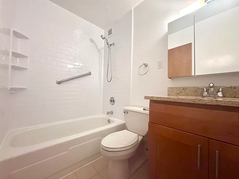 131 Park St #404 — Photo 10