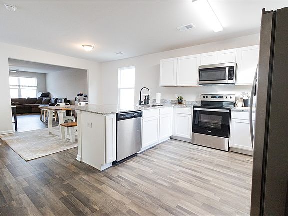 2nd image of 115 Palmetto Breeze Cir