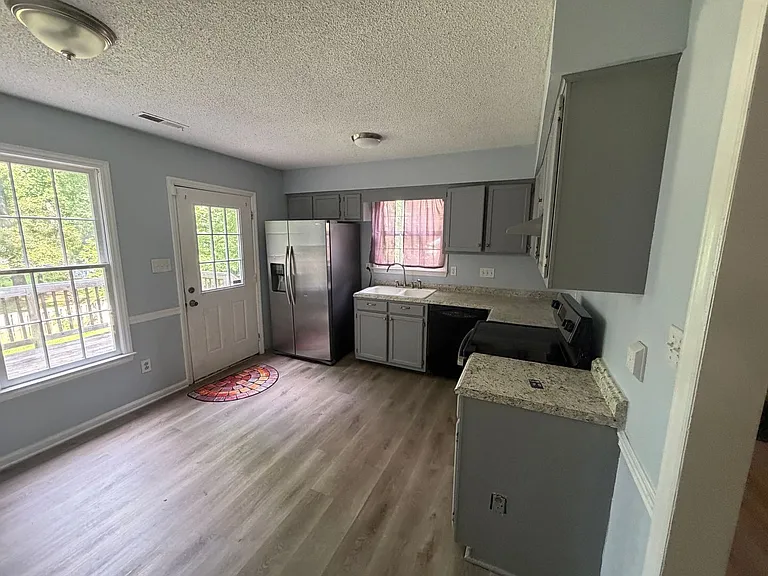 6414 Rockshire Dr — Photo 3