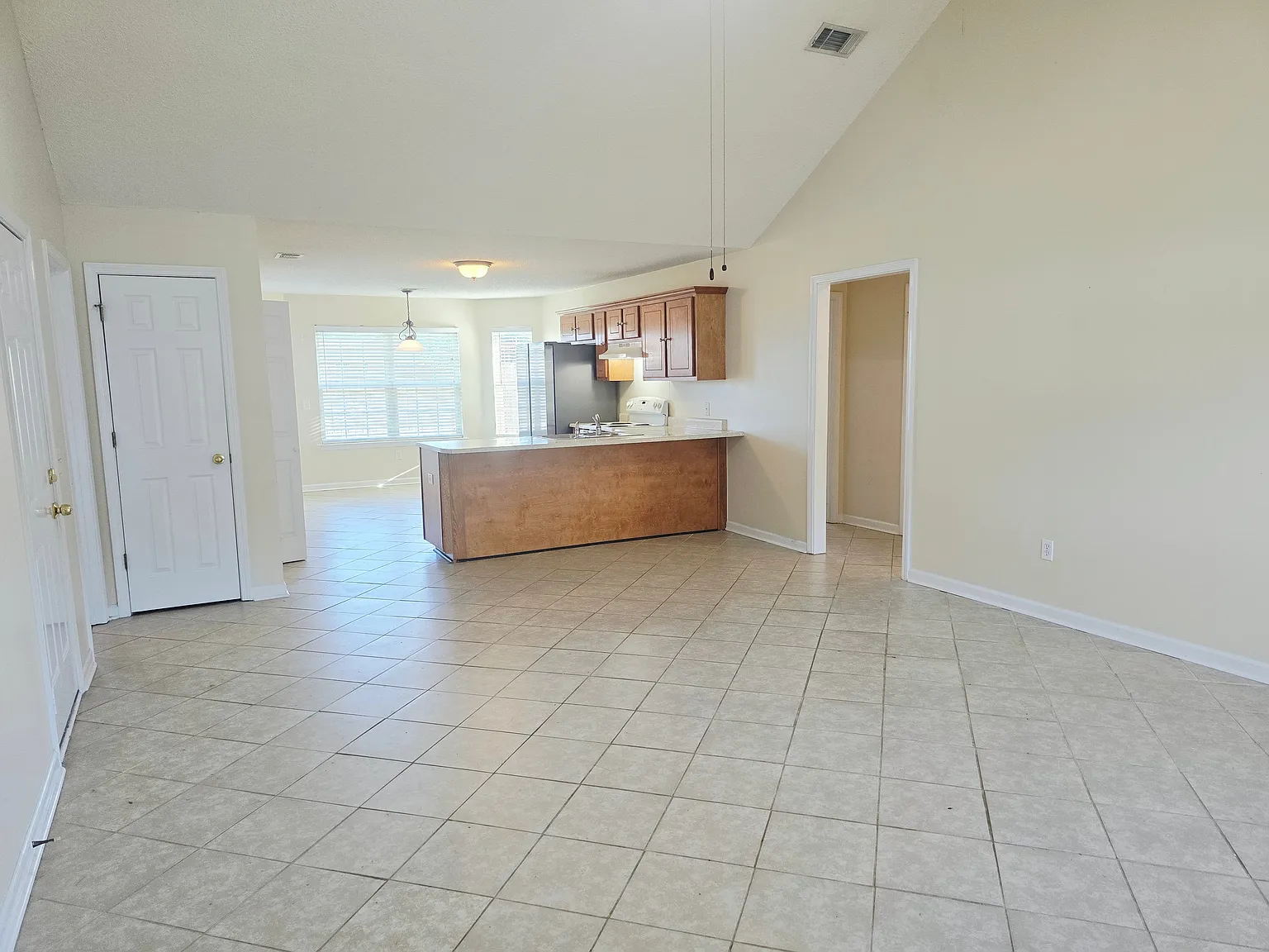 3 bed, 2.0 bath, 1300 sqft, $1,850 — Photo 2