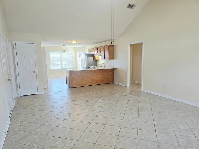 111 Quarterhorse Dr — Photo 2