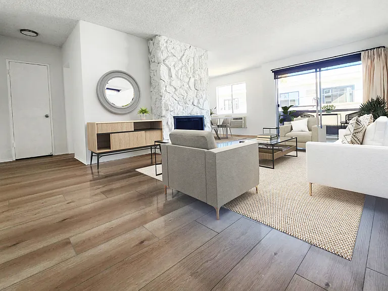 1310 Wellesley Ave — Photo 4