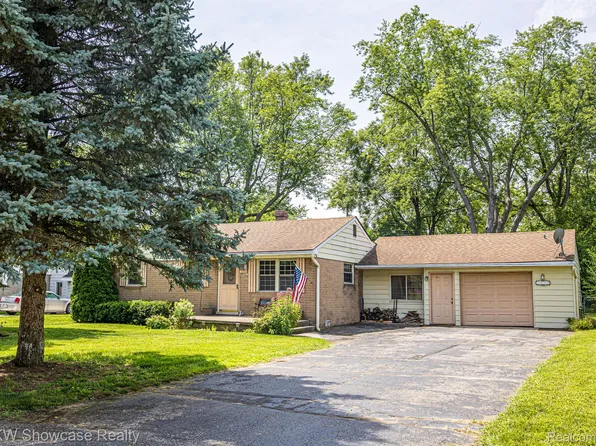 3599 Frankman Ave, Waterford, MI 48329