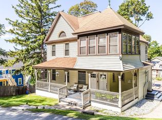 35 McKinley Rd, Worcester, MA 01605