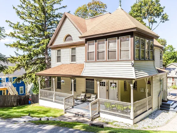35 McKinley Rd, Worcester, MA 01605