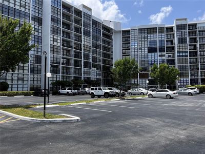 800 Parkview Dr APT 302, Hallandale, FL, 33009