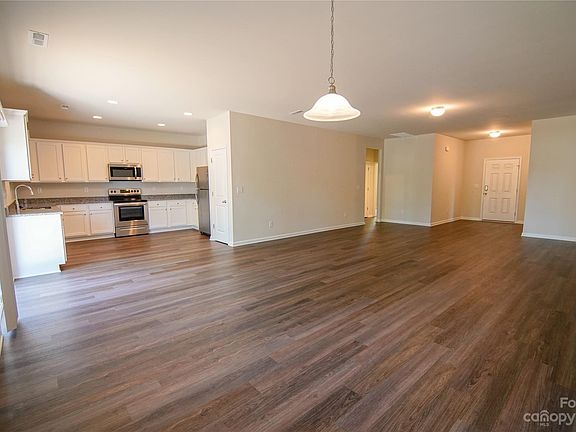 4th image of 104 Preston Trl