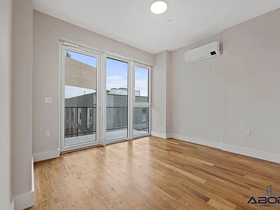 2nd image of 67 Hope St #2B