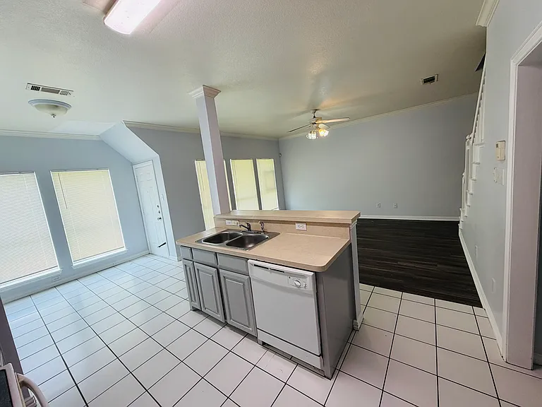 5728 Blackmon Ct — Photo 5