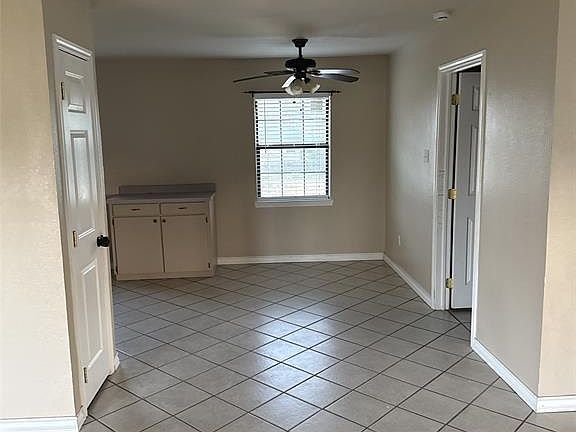 3rd image of 220 Nichols Dr