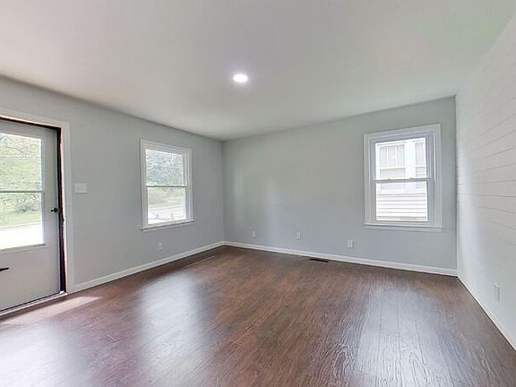 5th image of 1569 Lovett St