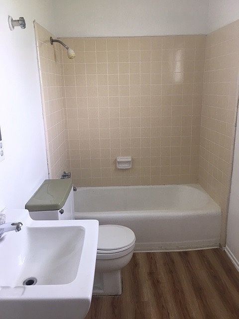 2nd image of 1011 31st St APT B